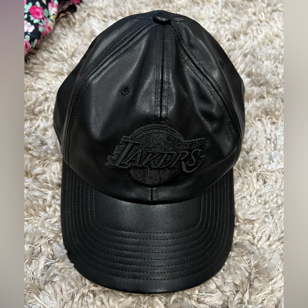 ‘47 Cleanup Los Angeles Lakers all black adjustable strap back. Brand new